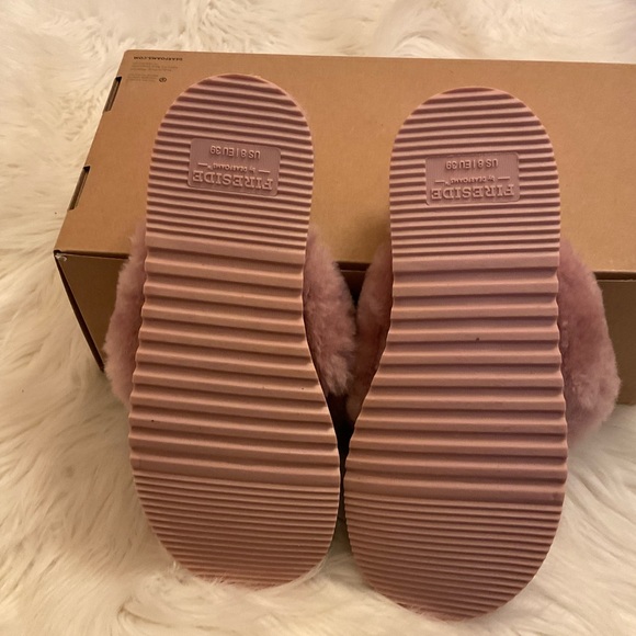 Fireside by Dearfoams Auburn Genuine Shearling Thong Slippers New in Box Size 8 - Picture 9 of 11